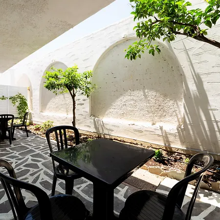 Aparthotel Stratos & 4*