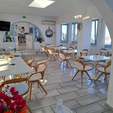 Stratos & 4* Parikia (Paros)