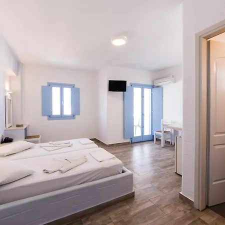 Stratos & 4* Parikia (Paros)