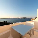 Ξενοδοχείο με διαμερίσματα Stratos & 4*