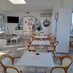 Stratos & Ξενοδοχείο με διαμερίσματα Πάρος