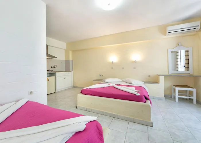 Stratos & Aparthotel 4*