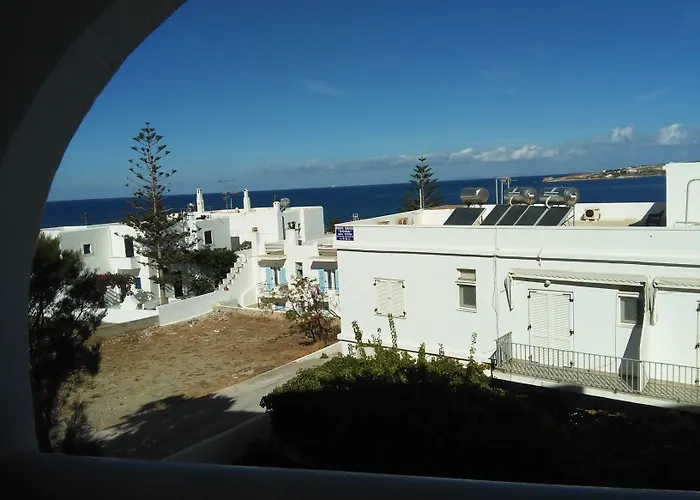 Stratos & 4* Parikia (Paros)